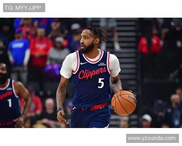 快船与湖人夏季联赛精彩对决球员表现引发球迷热议与期待